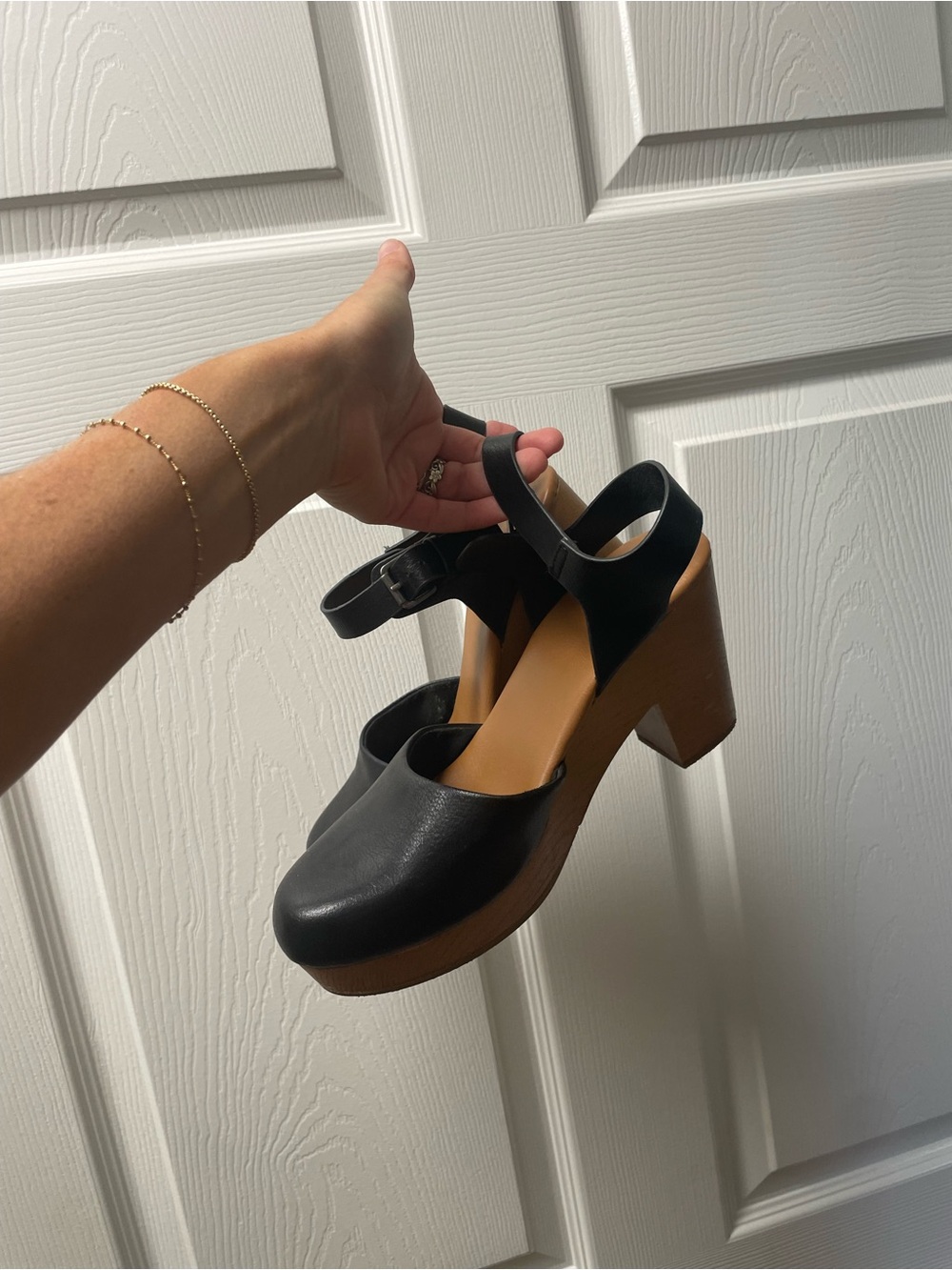 Universal Thread Black Platform Mary Jane Clogs with Wood-Look Heel